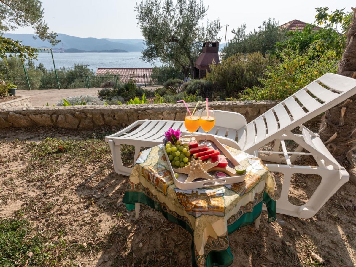 Holiday Home Dubra By Interhome Комарна Экстерьер фото