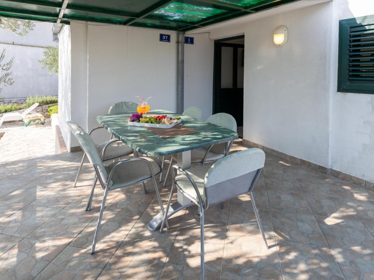 Holiday Home Dubra By Interhome Комарна Экстерьер фото
